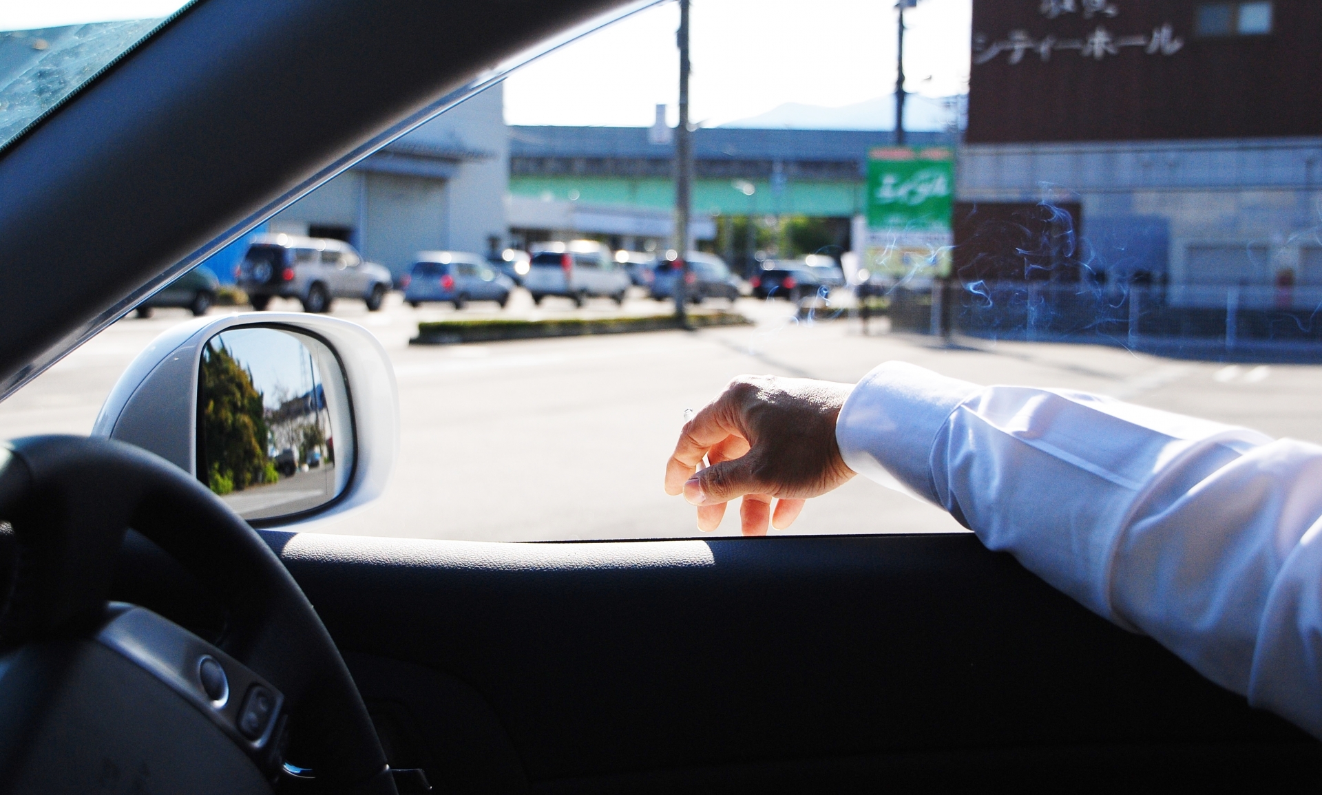 車内 たばこ 消臭 イメージ